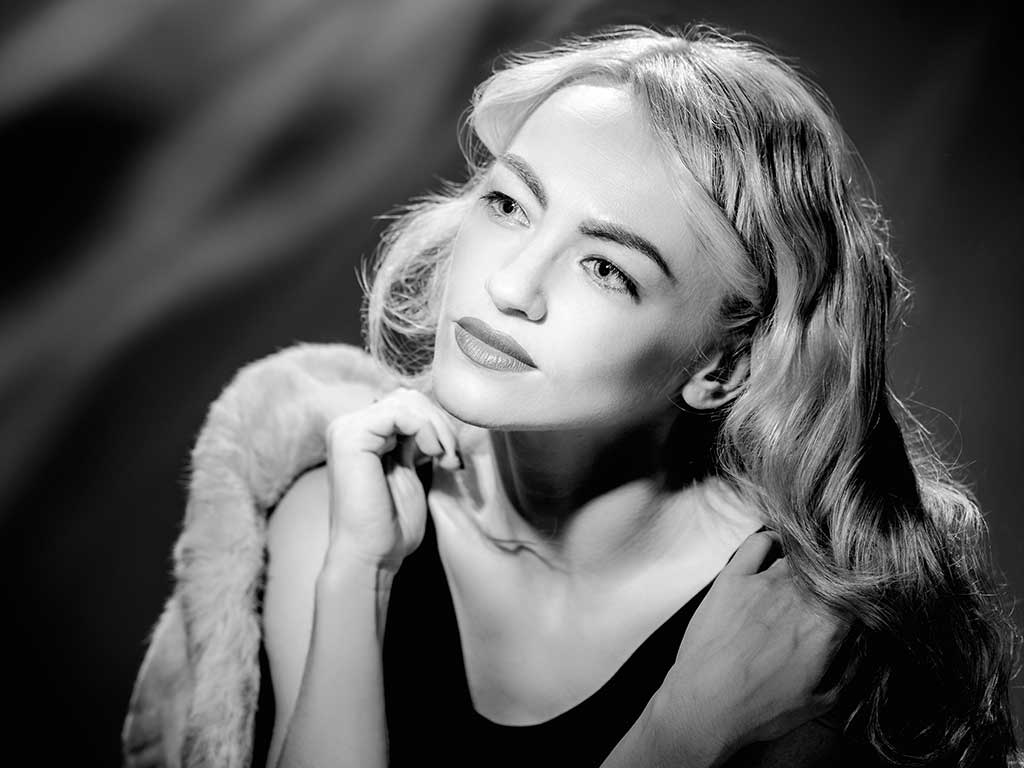 TRS Black and white portrait of beautiful woman in vintage style with fur coat
